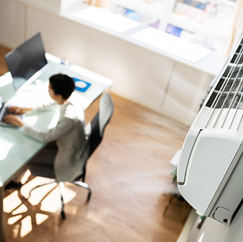 Air conditioning unit in an office
